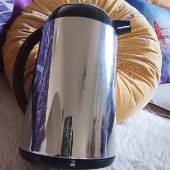 Keep It Hot! & Fresh! 1 Liter Pump-Top Thermal Carafe - Picture 4 of 4